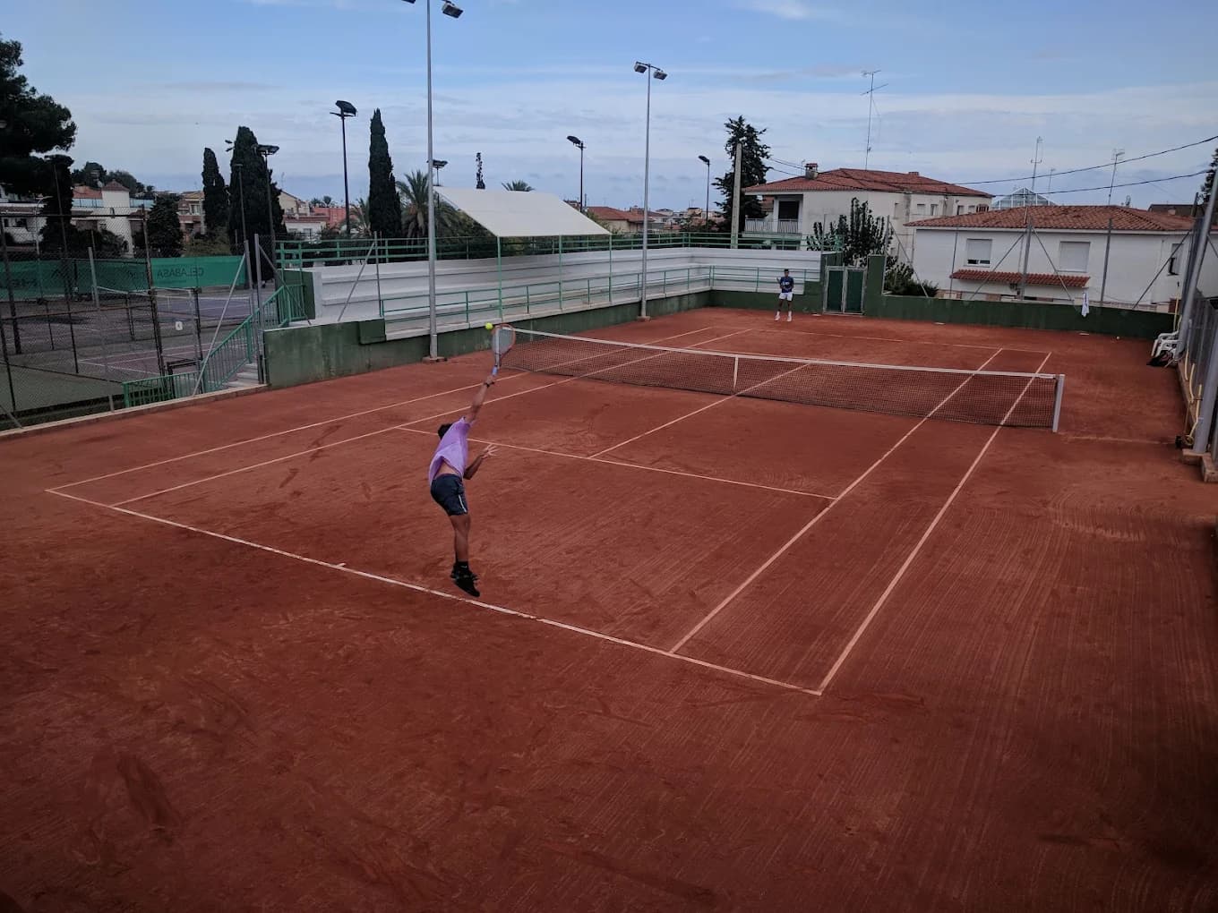 Vista aèria de les pistes de tenis del club